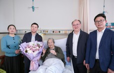 致敬建校前辈 传承初心使命  校领导看望慰问离休老干部马秀云