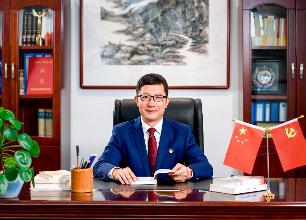 黄其松,四川富顺人,汉族,中共党员,政治学博士,教授,博士生导师.