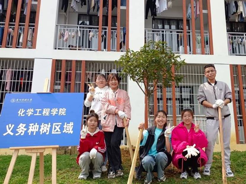 http://hhxy.gzmu.edu.cn/__local/8/25/6F/D2108CEDAC5D4DF21573053F3C9_547A09C9_12D2C.jpg