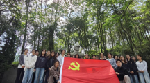 美术学院本科学生党支部开展清明祭扫主题党日活动