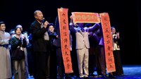 新闻传奇的舞台重塑与文化回响 贵州民族大学传媒学院大型原创话剧《黔人六逸》首演获赞