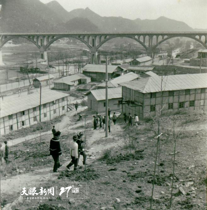 70年代校园.jpg