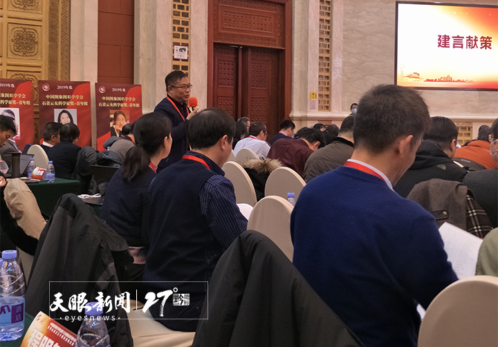 王林校长在全国图形图像大会上作为贵州代表建言献策.jpg
